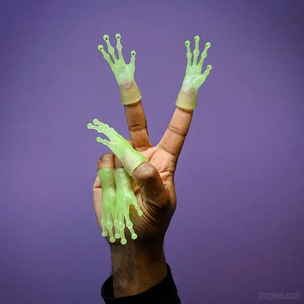 Glow-in-the-Dark Alien Finger Hands Bulk Box - Image 3