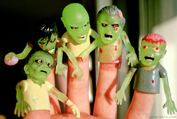 Glow Zombie Finger Puppets - Image 4